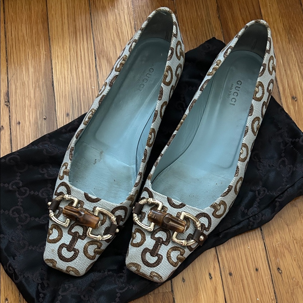 Gucci Women's Tan and Cream Patterned Flats